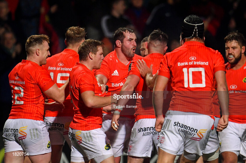 25 October 2019; James Cronin of Munster, centre, celebrates after scoring his side's first try with team-mates during the Guinness PRO14 Round 4 match between Munster and Ospreys at Irish Independent Park in Cork. Photo by Sam Barnes/Sportsfile