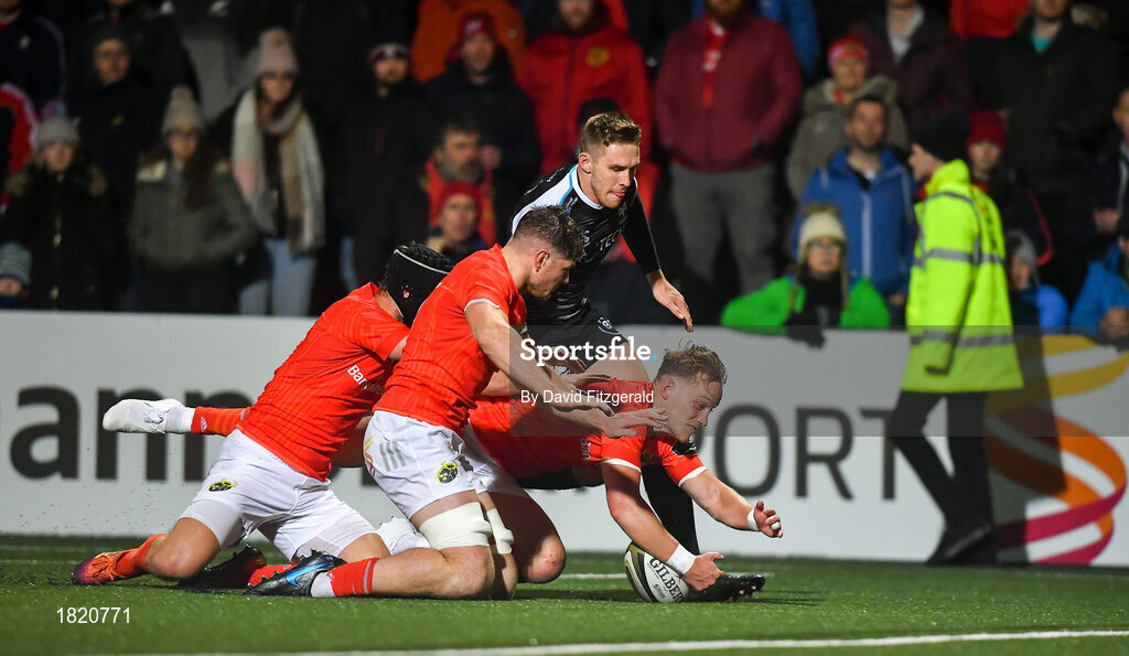 25 October 2019; Munster players, from right, Mike Haley, Jack O'Sullivan and Tyler Bleyendaal dive on a kicked through ball to prevent Tom Williams of Ospreys from scoring a try during the Guinness PRO14 Round 4 match between Munster and Ospreys at Irish Independent Park in Cork. Photo by David Fitzgerald/Sportsfile