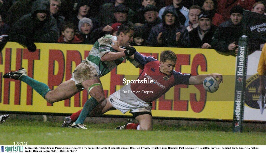 13 December 2003; Shaun Payne, Munster, scores a try despite the tackle of Gonzalo Canale, Benetton Treviso. Heineken Cup, Round 2, Pool 5, Munster v Benetton Treviso, Thomond Park, Limerick. Picture credit; Damien Eagers / SPORTSFILE *EDI*