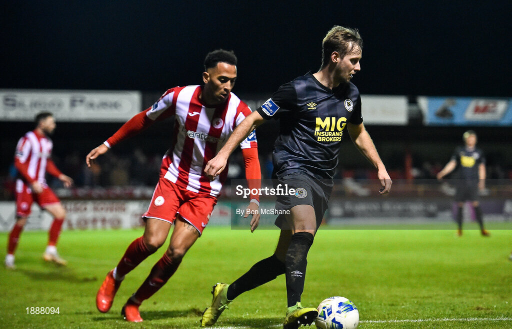 21 February 2020; Billy King of St Patrick's Athletic in action against Will Seymour of Sligo Rovers during the SSE Airtricity League Premier Division match between Sligo Rovers and St. Patrick's Athletic at The Showgrounds in Sligo. Photo by Ben McShane/Sportsfile