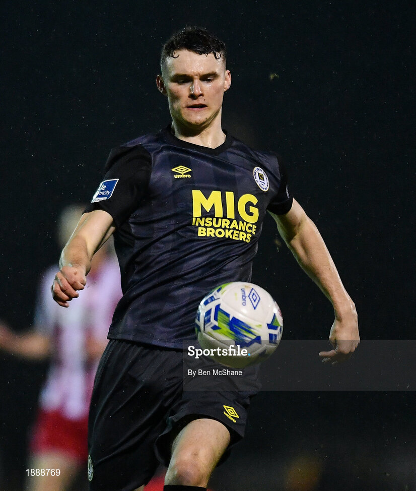 21 February 2020; Luke McNally of St Patrick's Athletic during the SSE Airtricity League Premier Division match between Sligo Rovers and St. Patrick's Athletic at The Showgrounds in Sligo. Photo by Ben McShane/Sportsfile