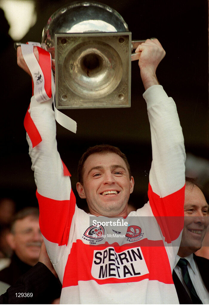 5 May 1996; Derry captain Henry Downey lifts the cup following the Church & General National Football League Final between Derry and Donegal at Croke Park in Dublin. Photo by Ray McManus/Sportsfile