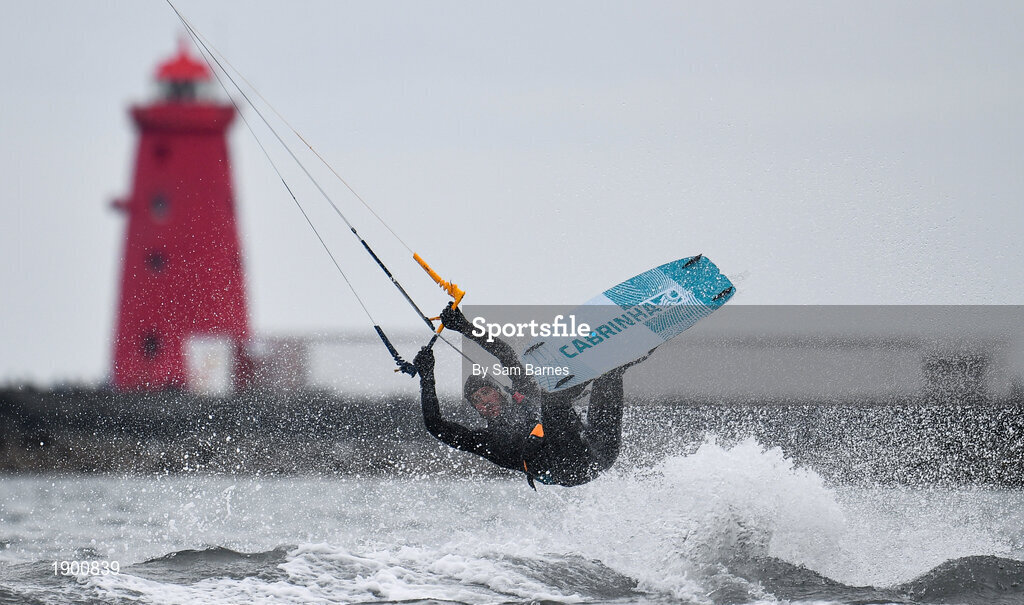 16 March 2020; A general view of a kitesurfer on Dollymount Strand in Clontarf, Dublin. Photo by Sam Barnes/Sportsfile