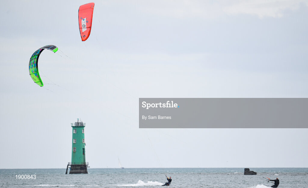 16 March 2020; A general view of kitesurfers on Dollymount Strand in Clontarf, Dublin. Photo by Sam Barnes/Sportsfile