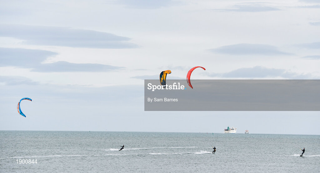 16 March 2020; A general view of kitesurfers on Dollymount Strand in Clontarf, Dublin. Photo by Sam Barnes/Sportsfile