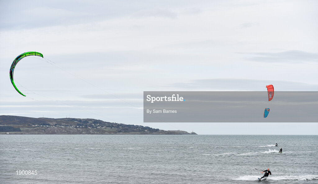 16 March 2020; A general view of kitesurfers on Dollymount Strand in Clontarf, Dublin. Photo by Sam Barnes/Sportsfile