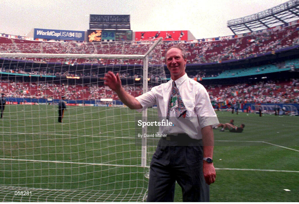 28 June 1994; Jack Charlton, Republic of Ireland, Team Manager, Waves to the crowd after qualifing for the 2nd phase of the World Cup, Soccer. Photo by David Maher/Sportsfile