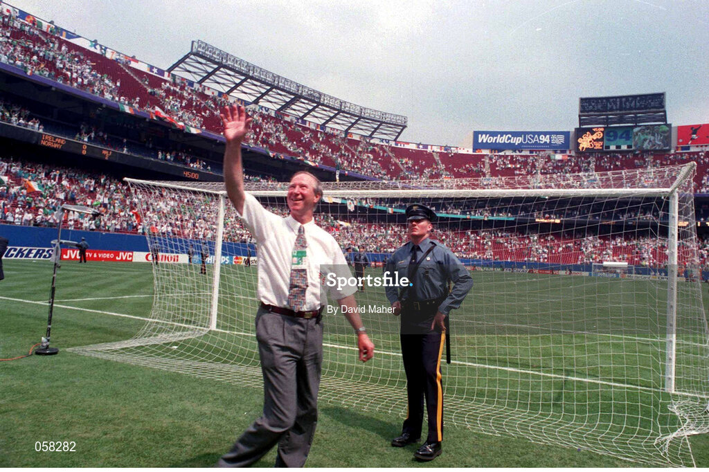 28 June 1994; Jack Charlton, Republic of Ireland, Team Manager, Waves to the crowd after qualifing for the 2nd phase of the World Cup. Photo by David Maher/Sportsfile