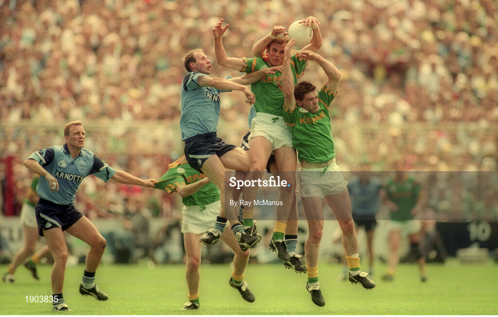 30 July 1995; John McDermott, centre, and PJ Gillic of Meath in action against Brian Stynes and Keith Barr, left, of Dublin during the Bank of Ireland Leinster Senior Football Championship Final match between Dublin and Meath at Croke Park in Dublin. Photo by Ray McManus/Sportsfile