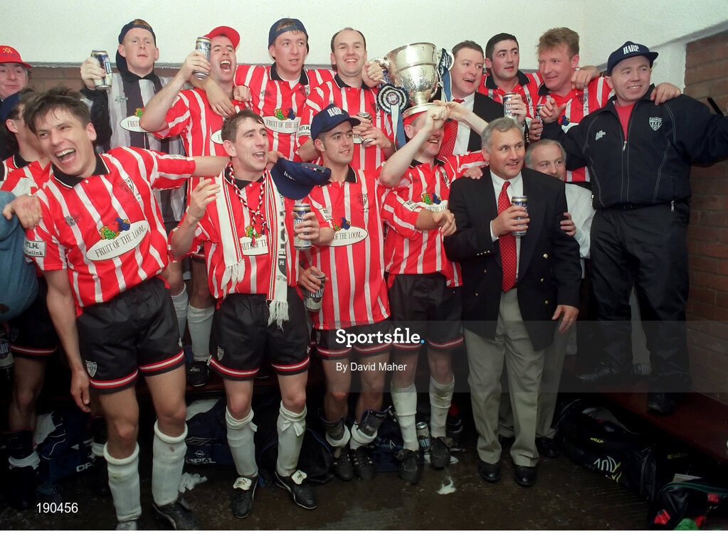 7 May 1995; The Derry City team celebrate with the FAI Cup following the Bord Gáis League Cup Final between Derry City and Shelbourne at Lansdowne Road in Dublin. Photo by David Maher/Sportsfile