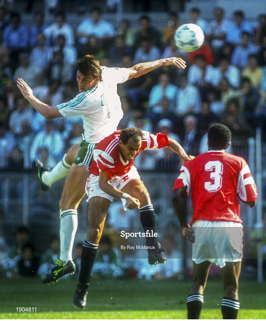 17 June 1990; Tony Cascarino of Republic of Ireland in action against Hesham Yakan of Egypt during the FIFA World Cup 1990 Group F match between Republic of Ireland and Egypt at Stadio La Favorita in Palermo, Italy. Photo by Ray McManus/Sportsfile