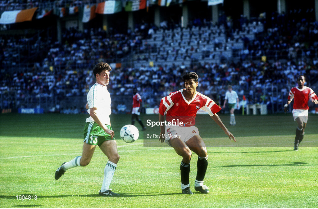 17 June 1990; Andy Townsend of Republic of Ireland in action against Hani Ramzy of Egypt during the FIFA World Cup 1990 Group F match between Republic of Ireland and Egypt at Stadio La Favorita in Palermo, Italy. Photo by Ray McManus/Sportsfile