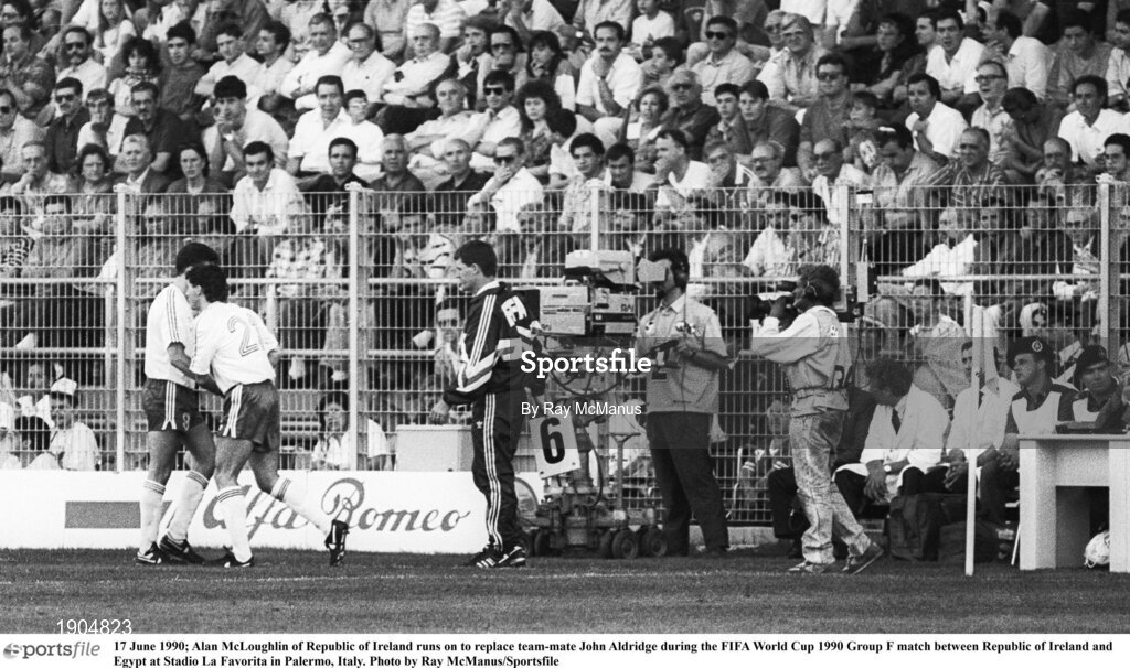 17 June 1990; Alan McLoughlin of Republic of Ireland runs on to replace team-mate John Aldridge during the FIFA World Cup 1990 Group F match between Republic of Ireland and Egypt at Stadio La Favorita in Palermo, Italy. Photo by Ray McManus/Sportsfile