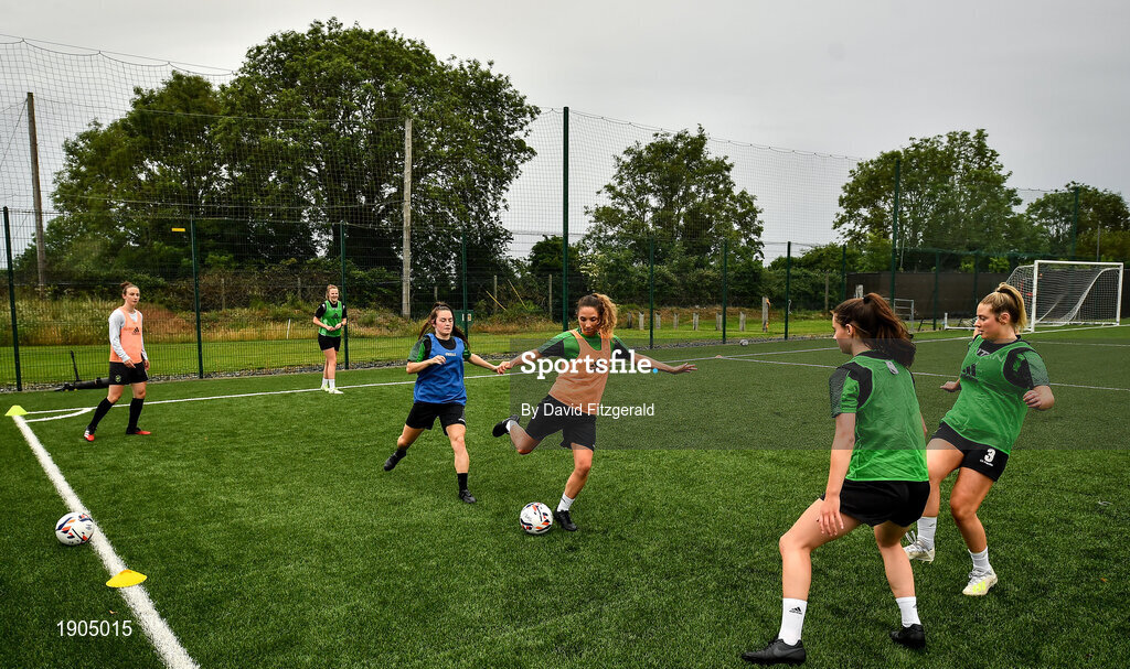 19 June 2020; Louise Corrigan, centre, and team-mates during a Peamount United squad training session in Greenogue in Newcastle, Dublin. Following approval from the Football Association of Ireland and the Irish Government, a number of national league teams have been allowed to resume collective training. On March 12, the FAI announced the cessation of all football under their jurisdiction upon directives from the Irish Government, the Department of Health and UEFA, in an effort to contain the spread of the Coronavirus (COVID-19) pandemic. Photo by David Fitzgerald/Sportsfile