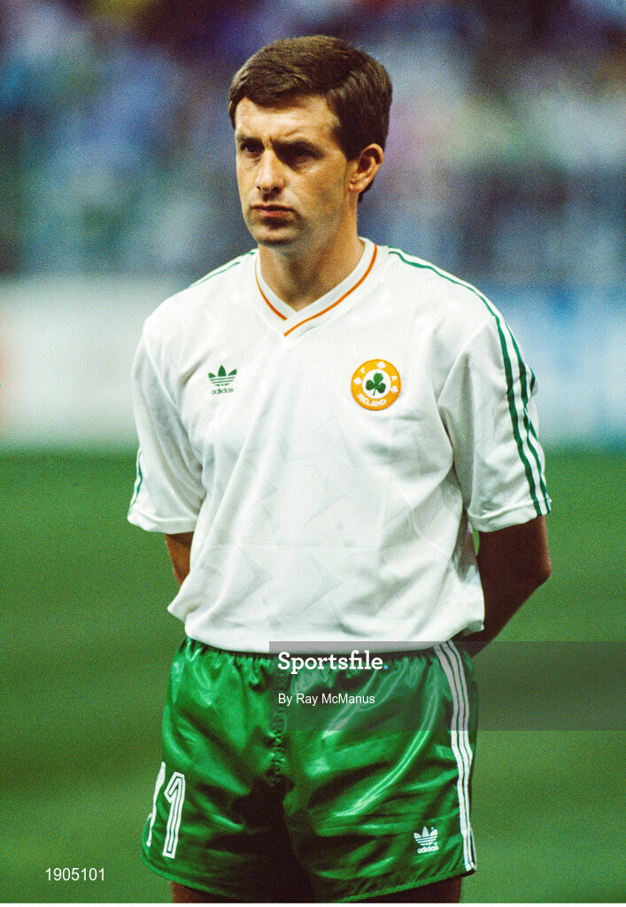 21 June 1990; Kevin Sheedy of Republic of Ireland ahead of the FIFA World Cup 1990 Group F match between Republic of Ireland and Netherlands at Stadio La Favorita in Palermo, Italy. Photo by Ray McManus/Sportsfile