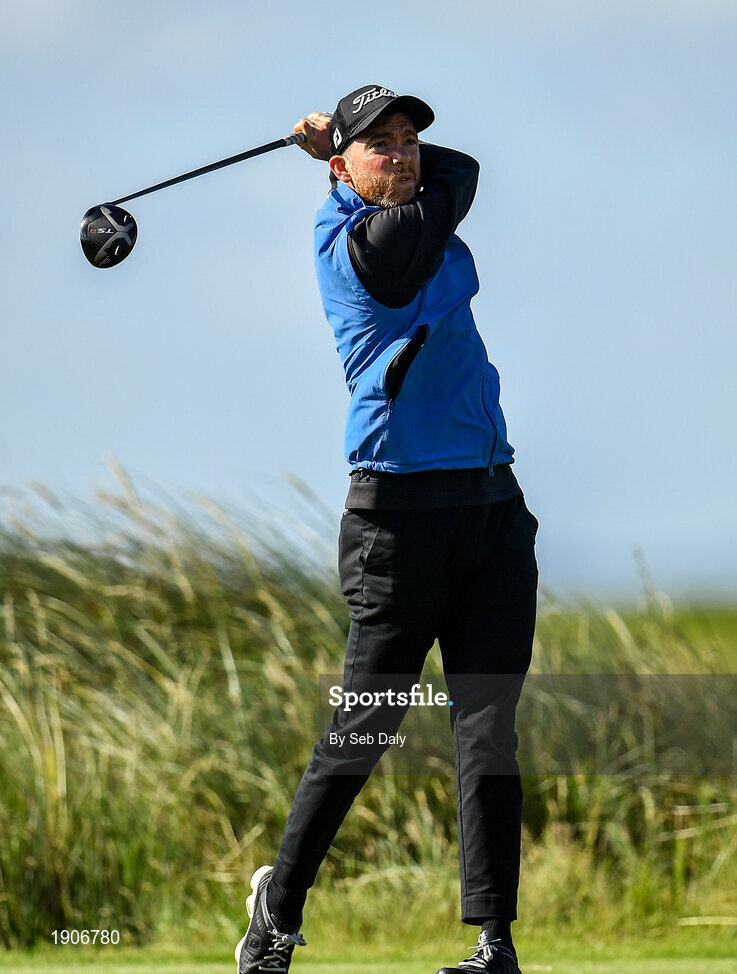6 July 2020; Moss Landman watches his tee shot on the first during the Flogas Irish Scratch Series at the Seapoint Golf Club in Termonfeckin, Louth. Photo by Seb Daly/Sportsfile