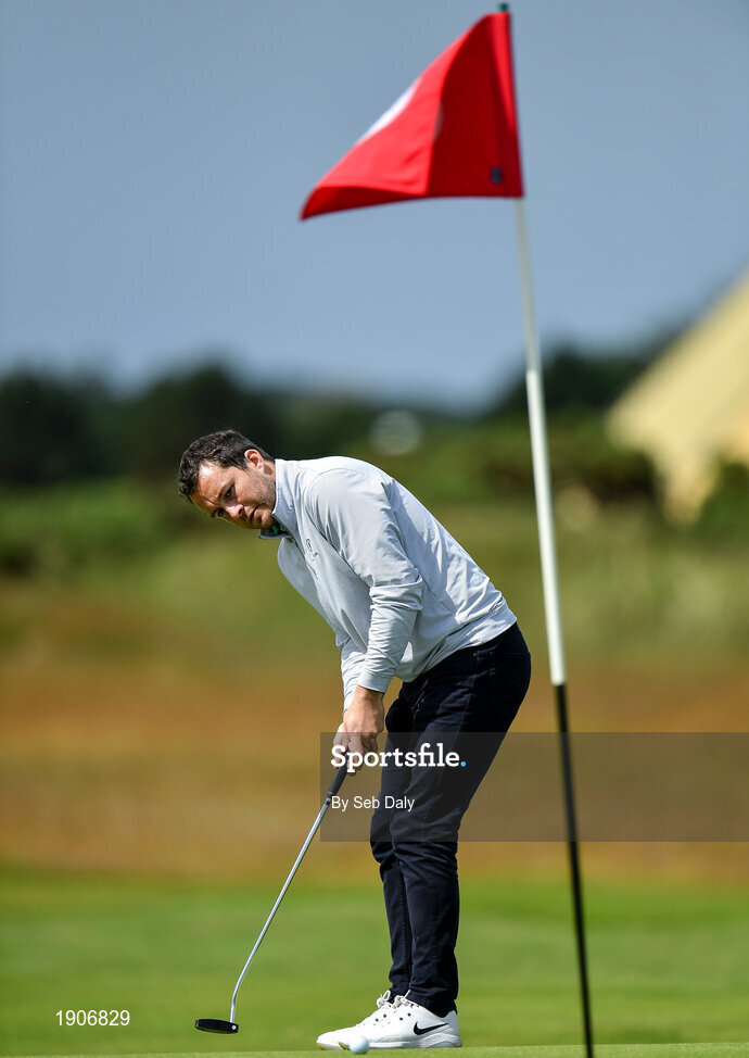 6 July 2020; Gerard Dunne watches his putt on the 9th green during the Flogas Irish Scratch Series at the Seapoint Golf Club in Termonfeckin, Louth. Photo by Seb Daly/Sportsfile