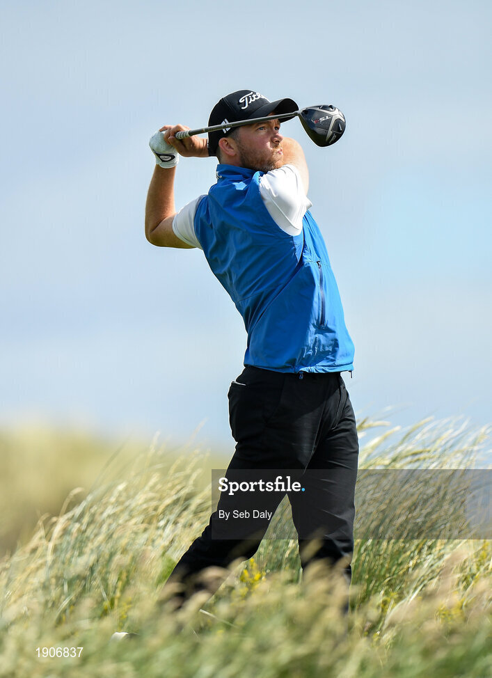 6 July 2020; Moss Landman watches his tee shot on the 10th during the Flogas Irish Scratch Series at the Seapoint Golf Club in Termonfeckin, Louth. Photo by Seb Daly/Sportsfile