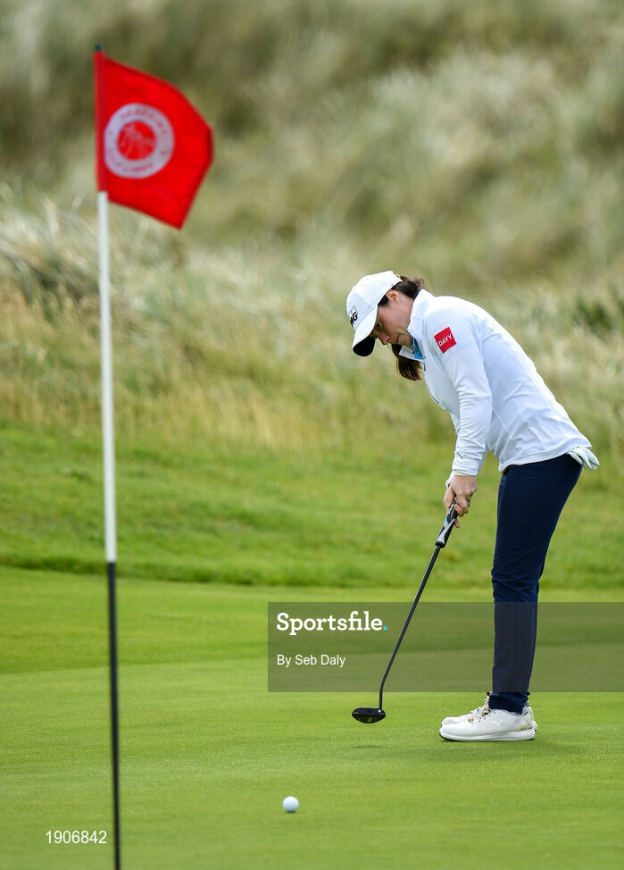 6 July 2020; Leona Maguire watches her putt on the 10th green during the Flogas Irish Scratch Series at the Seapoint Golf Club in Termonfeckin, Louth. Photo by Seb Daly/Sportsfile