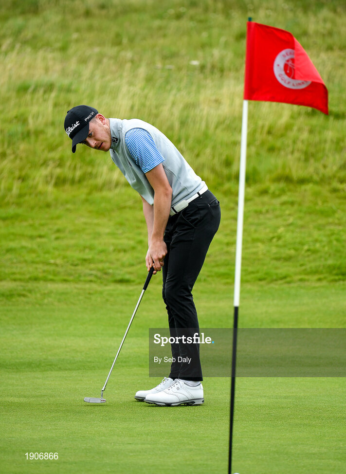 6 July 2020; Dylan Keating watches his putt on the 10th green during the Flogas Irish Scratch Series at the Seapoint Golf Club in Termonfeckin, Louth. Photo by Seb Daly/Sportsfile