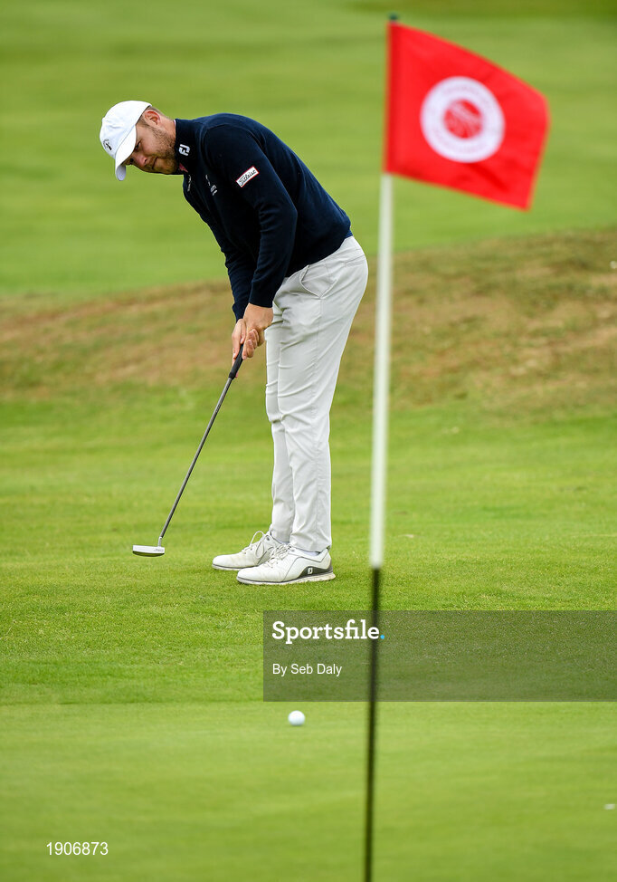 6 July 2020; Paul McBride watches his putt on the 10th green during the Flogas Irish Scratch Series at the Seapoint Golf Club in Termonfeckin, Louth. Photo by Seb Daly/Sportsfile
