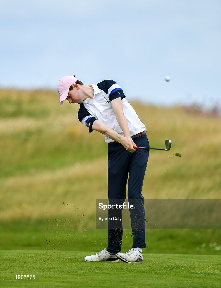 6 July 2020; Robert Galligan pitches onto the 10th green during the Flogas Irish Scratch Series at the Seapoint Golf Club in Termonfeckin, Louth. Photo by Seb Daly/Sportsfile