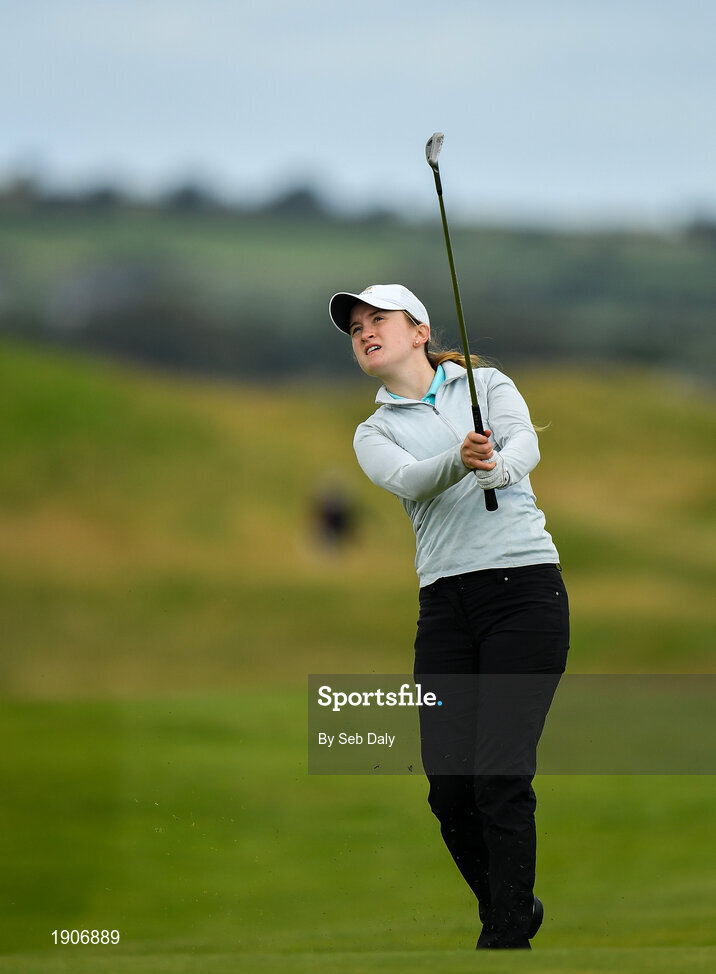 6 July 2020; Kate Dwyer pitches onto the 10th green during the Flogas Irish Scratch Series at the Seapoint Golf Club in Termonfeckin, Louth. Photo by Seb Daly/Sportsfile