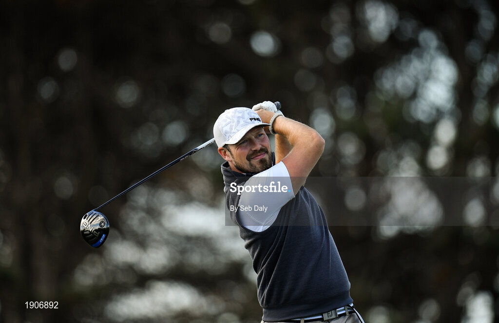 6 July 2020; Jake Moore watches his tee shot on the first during the Flogas Irish Scratch Series at the Seapoint Golf Club in Termonfeckin, Louth. Photo by Seb Daly/Sportsfile