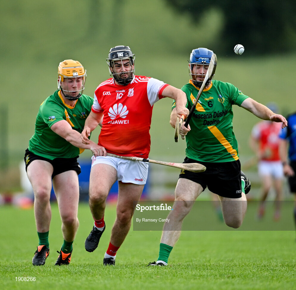 18 July 2020; Colm Sheanon of Cuala in action against Jacques Dalton, left, and Gavin Carruth of Thomas Davis during the Dublin County Senior Hurling Championship Group 4 Round 1 match between Cuala and Thomas Davis at Bray Emmets GAA club in Bray, Wicklow. Competitive GAA matches have been approved to return following the guidelines of Phase 3 of the Irish Government’s Roadmap for Reopening of Society and Business and protocols set down by the GAA governing authorities. With games having been suspended since March, competitive games can take place with updated protocols including a limit of 200 individuals at any one outdoor event, including players, officials and a limited number of spectators, with social distancing, hand sanitisation and face masks being worn by those in attendance among other measures in an effort to contain the spread of the Coronavirus (COVID-19) pandemic. Photo by Ramsey Cardy/Sportsfile