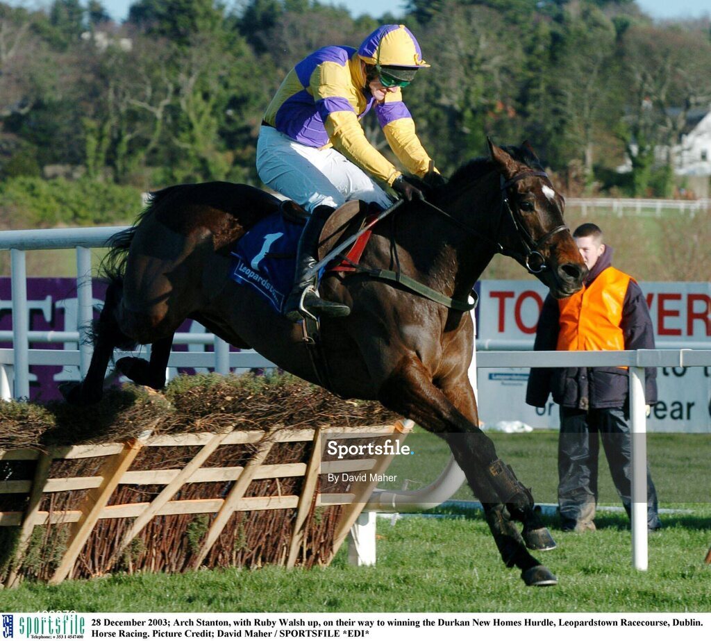 28 December 2003; Arch Stanton, with Ruby Walsh up, on their way to winning the Durkan New Homes Hurdle, Leopardstown Racecourse, Dublin. Horse Racing. Picture Credit; David Maher / SPORTSFILE *EDI*
