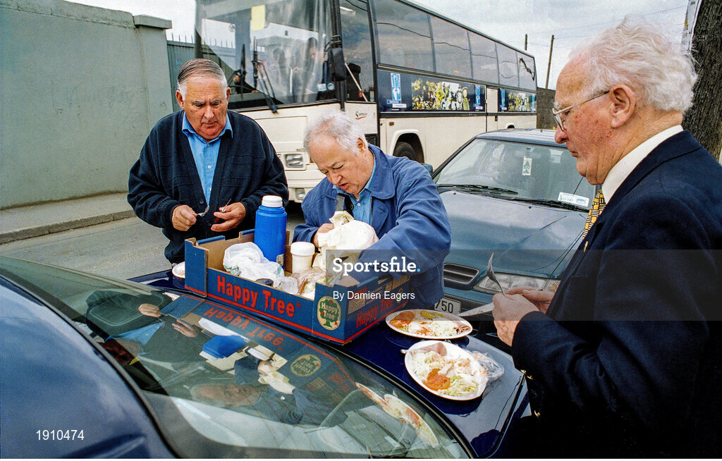30 April 2000; Danny O'Connor, left, John A Murphy, Irish Examiner, and Waterford Central Council delegate Séamus O Brian, right, enjoy a snack before the game between Tipperary and Limerick at Semple Stadium in Thurles, Tipperary. Photo by Damien Eagers/Sportsfie