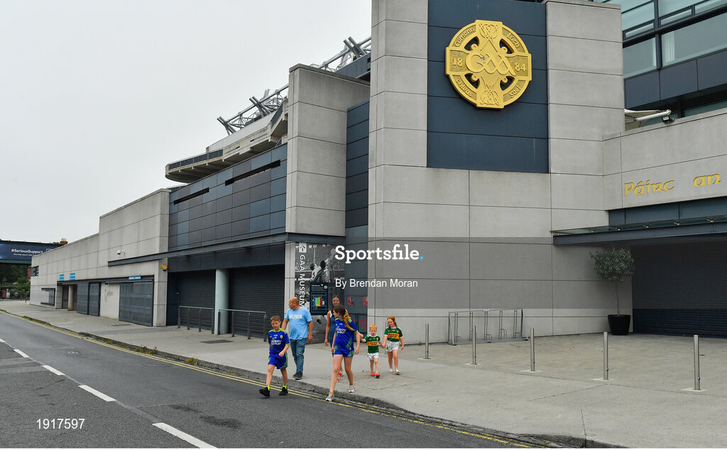 16 August 2020; The Feehan family from Kilmoyley in Kerry, from left, Seanie, Denis, Helen, Sarah Jane, Jack and Lilie,  make their way from the visit to the GAA Museum to their hotel on Jones' Road on the original scheduled date of the 2020 GAA Hurling All-Ireland Senior Championship Final. Due to current restrictions laid down by the Irish government to prevent the spread of coronavirus, the dates for the staging of the GAA inter-county season have been pushed back, with the first round of games now due to start in October. The 2020 All-Ireland Senior Hurling Championship was due to be the 133rd staging of the All-Ireland Senior Hurling Championship, the Gaelic Athletic Association's premier inter-county hurling tournament, since its establishment in 1887. For the first time in 96 years the All-Ireland hurling final is now due to be played in December with the 2020 final due on Sunday, December 13th, the same weekend on which Dublin beat Galway in the 1924 final. Photo by Brendan Moran/Sportsfile