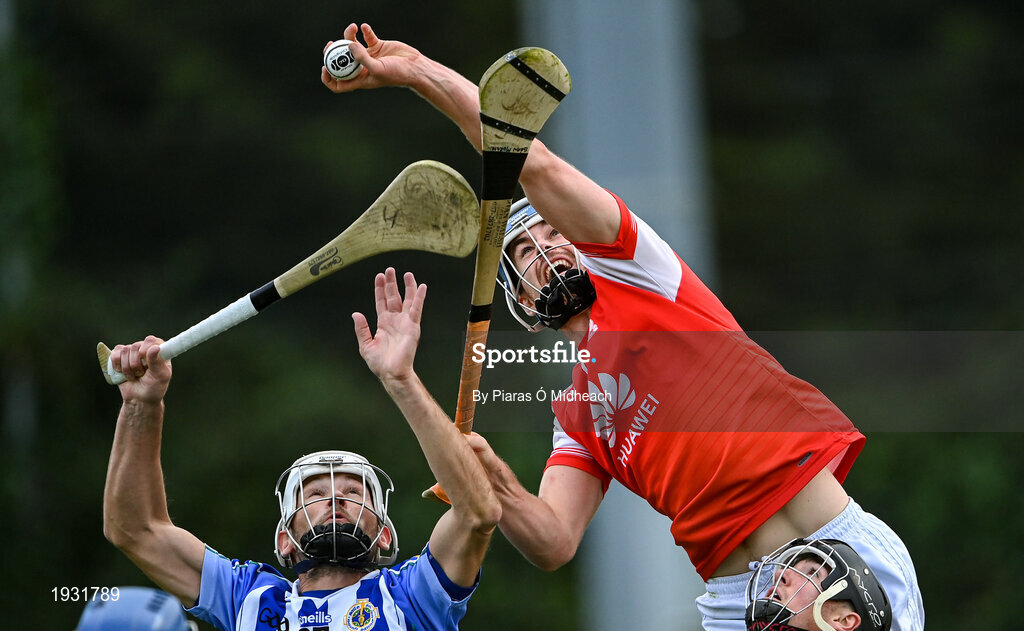 20 September 2020; Seán Moran of Cuala catches the last ball of the game ahead of David Curtin, left, and Pearse Christie of Ballyboden St Enda's during the Dublin County Senior Hurling Championship Final match between Ballyboden St Enda's and Cuala at Parnell Park in Dublin. Photo by Piaras Ó Mídheach/Sportsfile