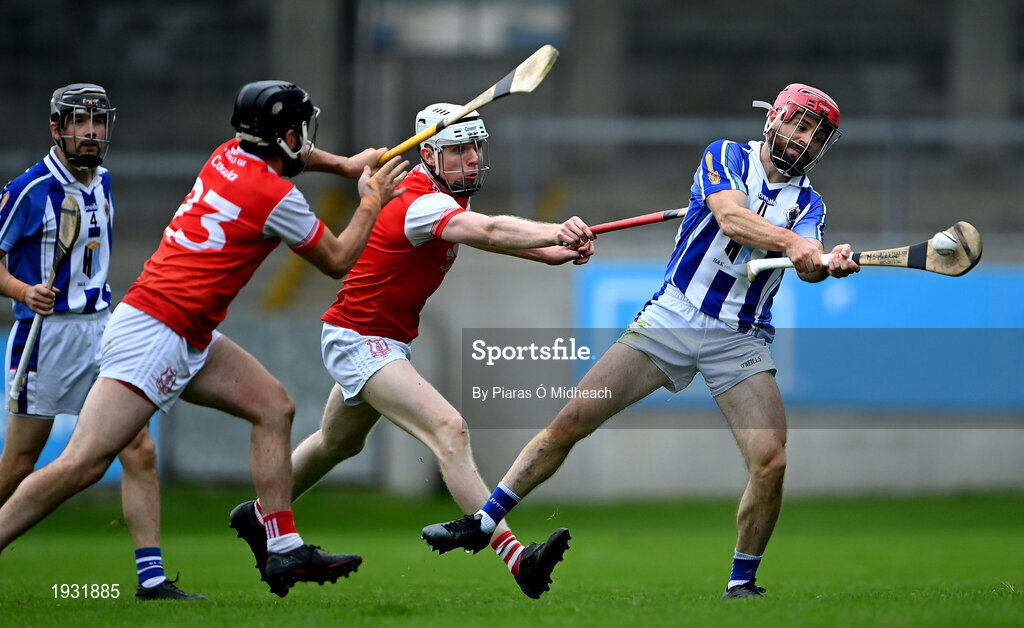 20 September 2020; Niall McMorrow of Ballyboden St Enda's in action against Colm Cronin, centre, and Colum Sheanon of Cuala during the Dublin County Senior Hurling Championship Final match between Ballyboden St Enda's and Cuala at Parnell Park in Dublin. Photo by Piaras Ó Mídheach/Sportsfile