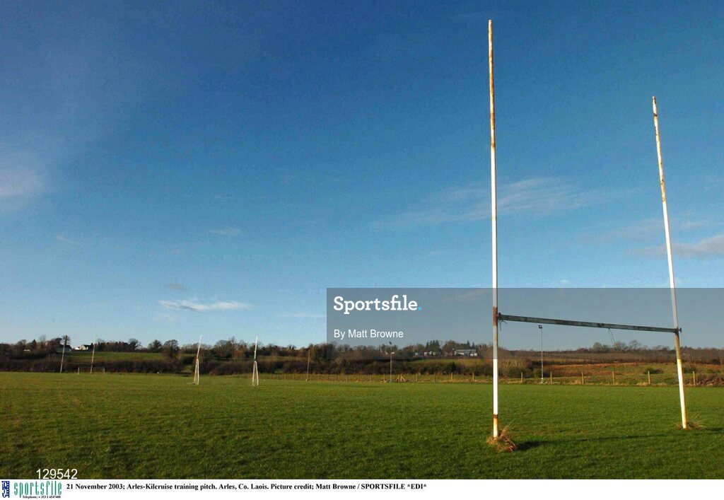 21 November 2003; Arles-Kilcruise training pitch. Arles, Co. Laois. Picture credit; Matt Browne / SPORTSFILE *EDI*