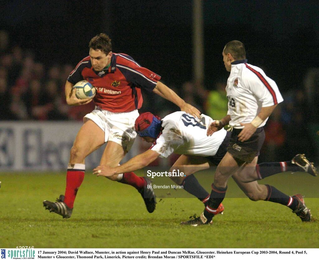 17 January 2004; David Wallace, Munster, in action against Henry Paul and Duncan McRae, Gloucester. Heineken European Cup 2003-2004, Round 4, Pool 5, Munster v Gloucester, Thomond Park, Limerick. Picture credit; Brendan Moran / SPORTSFILE *EDI*