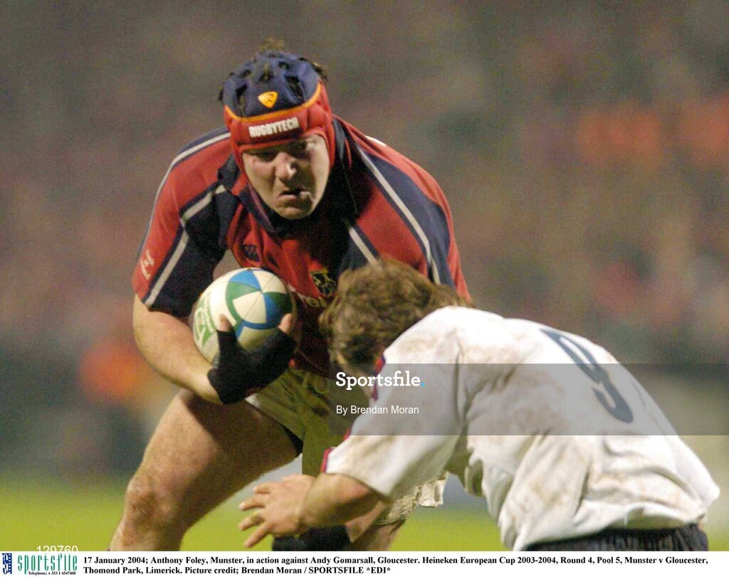 17 January 2004; Anthony Foley, Munster, in action against Andy Gomarsall, Gloucester. Heineken European Cup 2003-2004, Round 4, Pool 5, Munster v Gloucester, Thomond Park, Limerick. Picture credit; Brendan Moran / SPORTSFILE *EDI*