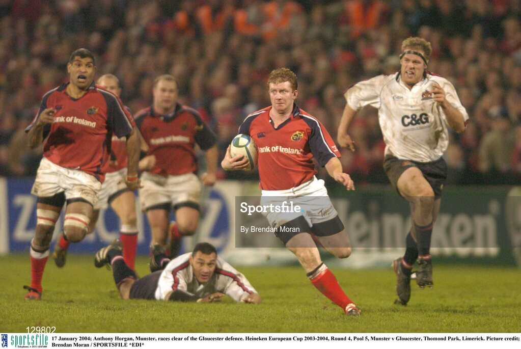 17 January 2004; Anthony Horgan, Munster, races clear of the Gloucester defence. Heineken European Cup 2003-2004, Round 4, Pool 5, Munster v Gloucester, Thomond Park, Limerick. Picture credit; Brendan Moran / SPORTSFILE *EDI*