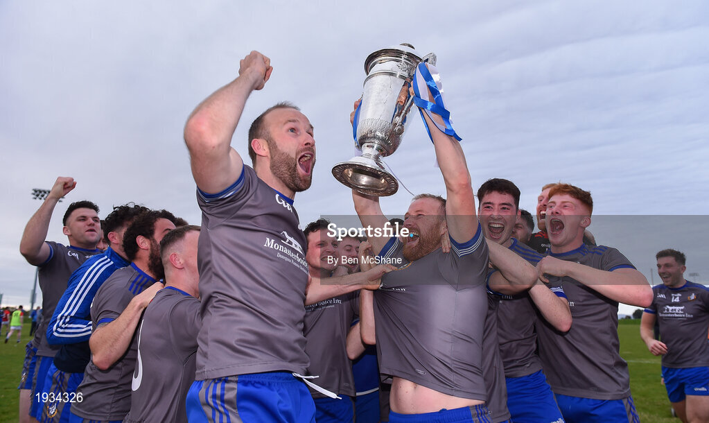 27 September 2020; JP Rooney of Naomh Mairtin lifts the Joe Ward Cup alongside his team-mates following the Louth County Senior Football Championship Final match between Naomh Mairtin and Ardee St Mary’s at Darver Louth Centre of Excellence in Louth. Photo by Ben McShane/Sportsfile