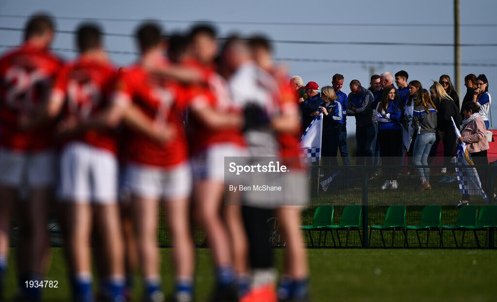27 September 2020; Naomh Mairtin supprters look on as Ardee St Mary's players huddle ahead of the Louth County Senior Football Championship Final match between Naomh Mairtin and Ardee St Mary’s at Darver Louth Centre of Excellence in Louth. Photo by Ben McShane/Sportsfile