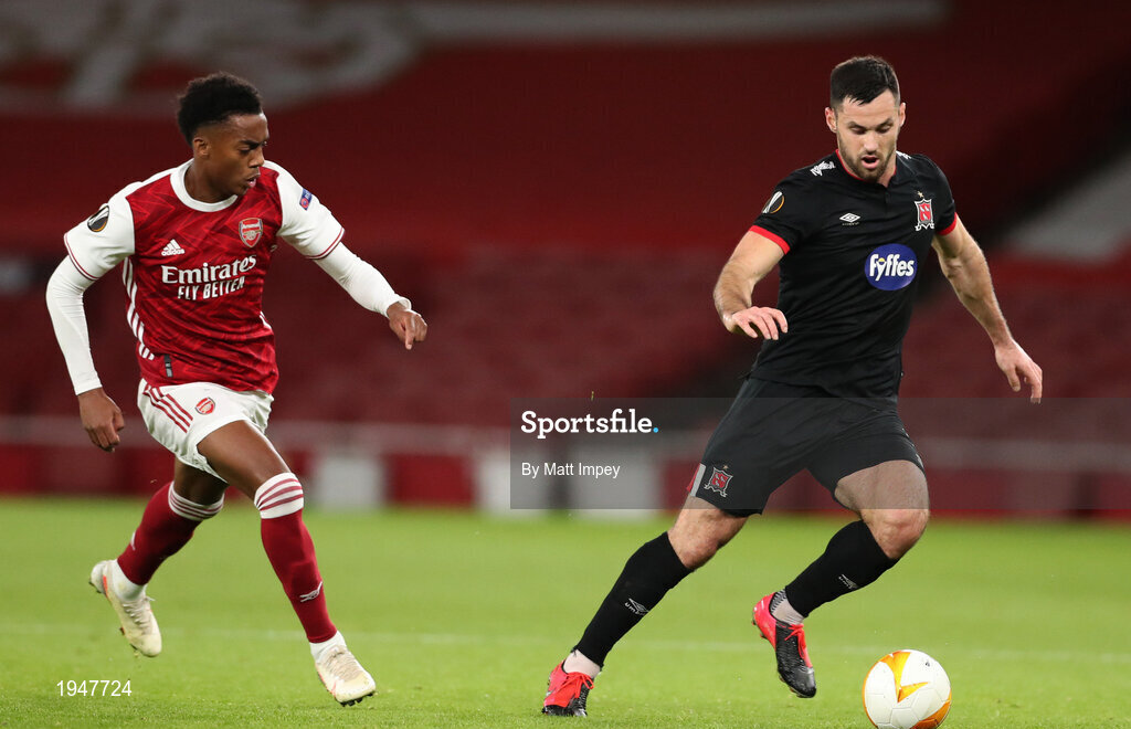 29 October 2020; Patrick Hoban of Dundalk in action against Joe Willock of Arsena during the UEFA Europa League Group B match between Arsenal and Dundalk at the Emirates Stadium in London, England. Photo by Matt Impey/Sportsfile