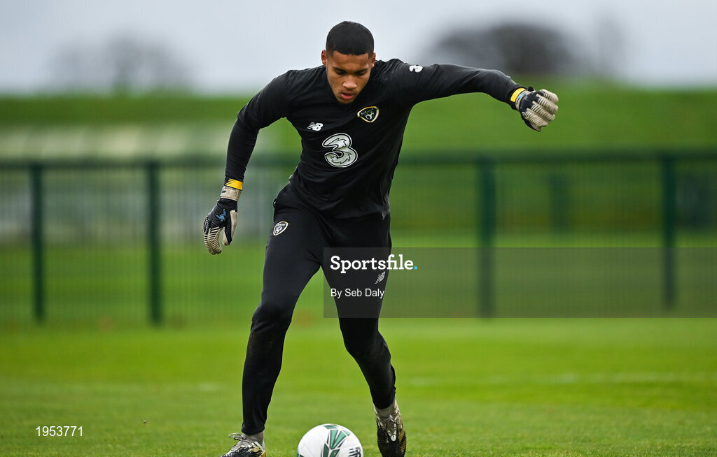11 November 2020; Gavin Bazunu during a Republic of Ireland U21 training session at the FAI National Training Centre in Abbotstown, Dublin. Photo by Seb Daly/Sportsfile