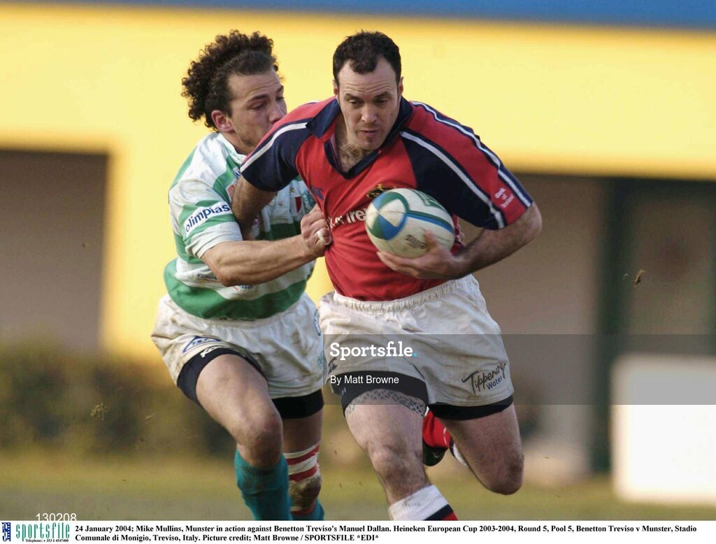 24 January 2004; Mike Mullins, Munster in action against Benetton Treviso's Manuel Dallan. Heineken European Cup 2003-2004, Round 5, Pool 5, Benetton Treviso v Munster, Stadio Comunale di Monigio, Treviso, Italy. Picture credit; Matt Browne / SPORTSFILE *EDI*