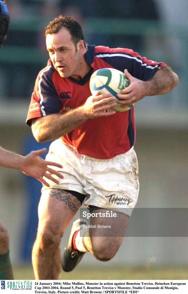24 January 2004; Mike Mullins, Munster in action against Benetton Treviso. Heineken European Cup 2003-2004, Round 5, Pool 5, Benetton Treviso v Munster, Stadio Comunale di Monigio, Treviso, Italy. Picture credit; Matt Browne / SPORTSFILE *EDI*