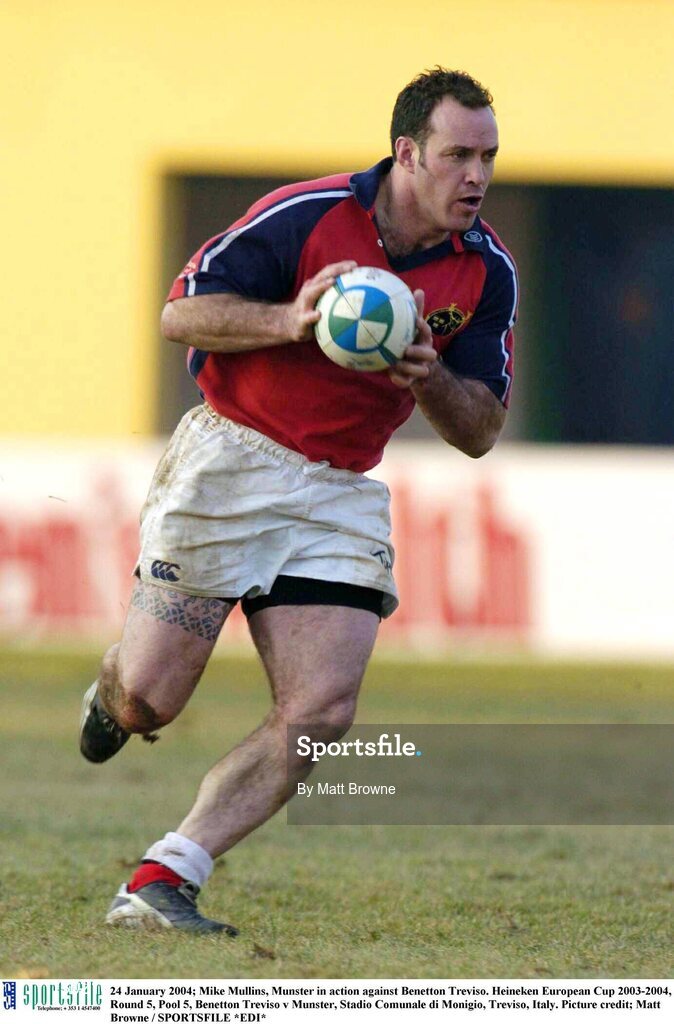 24 January 2004; Mike Mullins, Munster in action against Benetton Treviso. Heineken European Cup 2003-2004, Round 5, Pool 5, Benetton Treviso v Munster, Stadio Comunale di Monigio, Treviso, Italy. Picture credit; Matt Browne / SPORTSFILE *EDI*