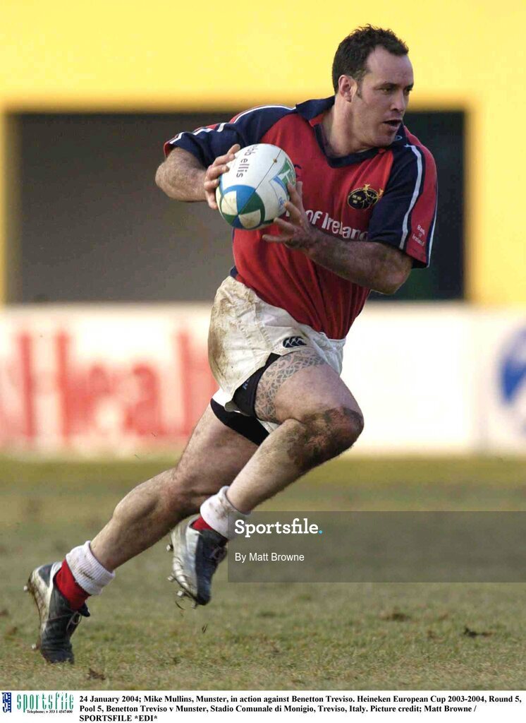 24 January 2004; Mike Mullins, Munster, in action against Benetton Treviso. Heineken European Cup 2003-2004, Round 5, Pool 5, Benetton Treviso v Munster, Stadio Comunale di Monigio, Treviso, Italy. Picture credit; Matt Browne / SPORTSFILE *EDI*