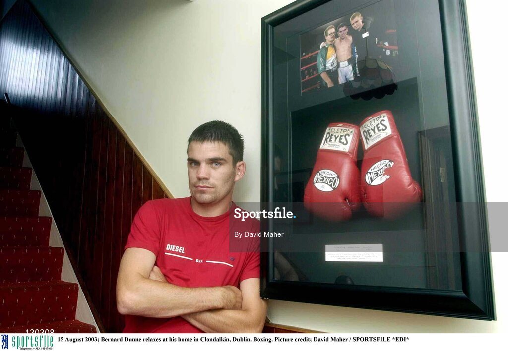 15 August 2003; Bernard Dunne relaxes at his home in Clondalkin, Dublin. Boxing. Picture credit; David Maher / SPORTSFILE *EDI*