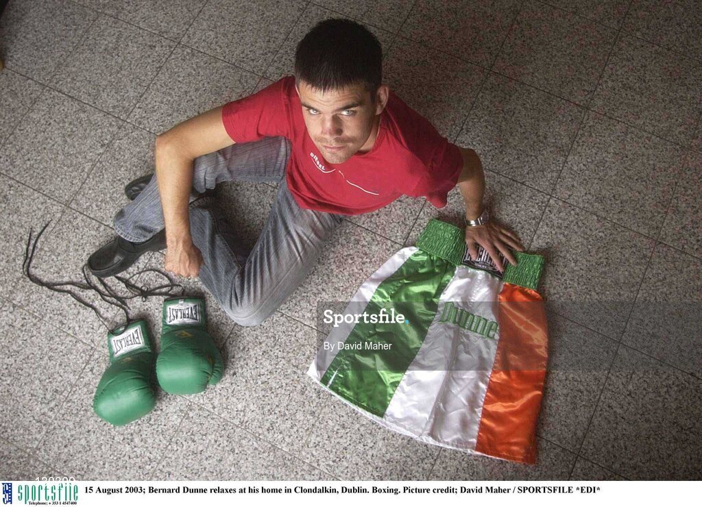 15 August 2003; Bernard Dunne relaxes at his home in Clondalkin, Dublin. Boxing. Picture credit; David Maher / SPORTSFILE *EDI*