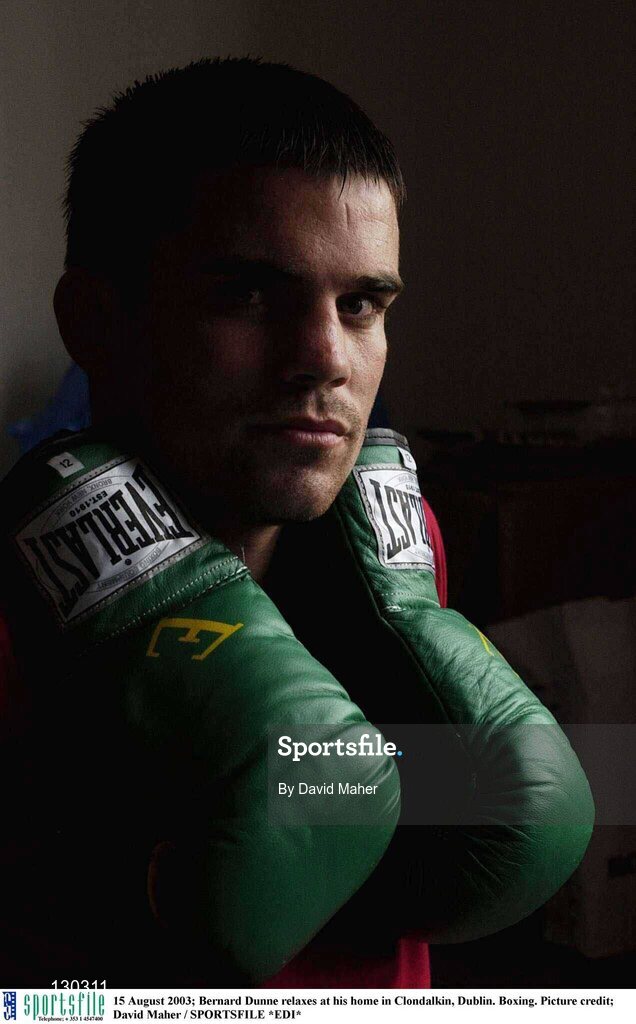 15 August 2003; Bernard Dunne relaxes at his home in Clondalkin, Dublin. Boxing. Picture credit; David Maher / SPORTSFILE *EDI*