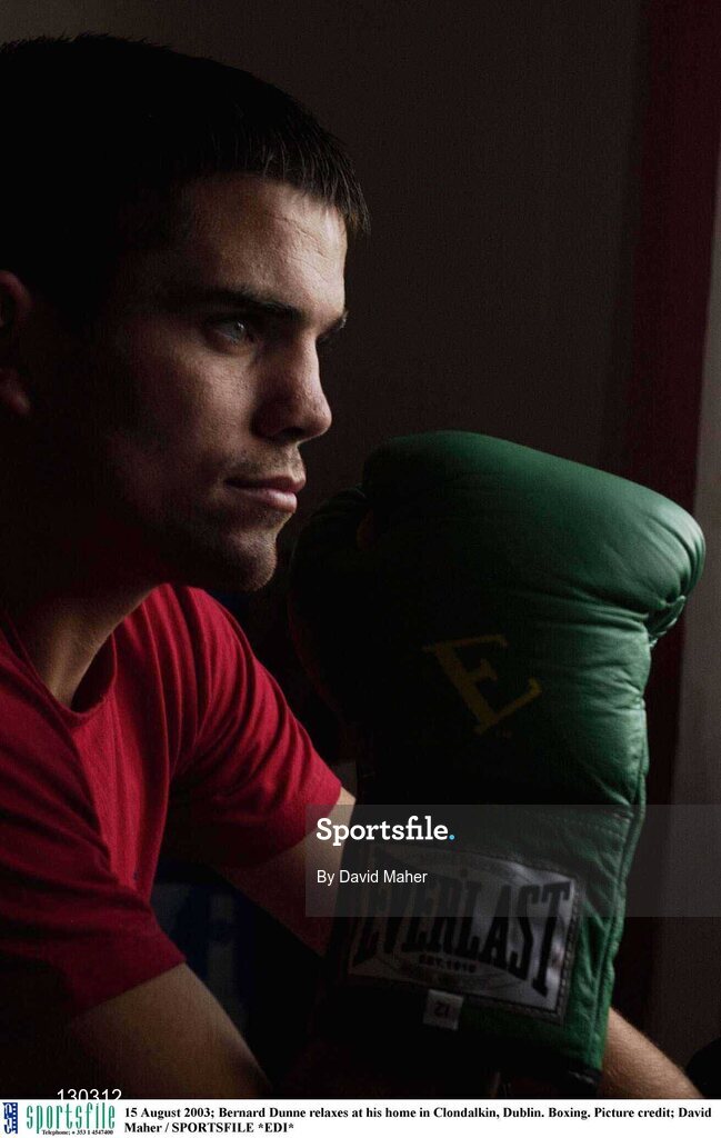 15 August 2003; Bernard Dunne relaxes at his home in Clondalkin, Dublin. Boxing. Picture credit; David Maher / SPORTSFILE *EDI*